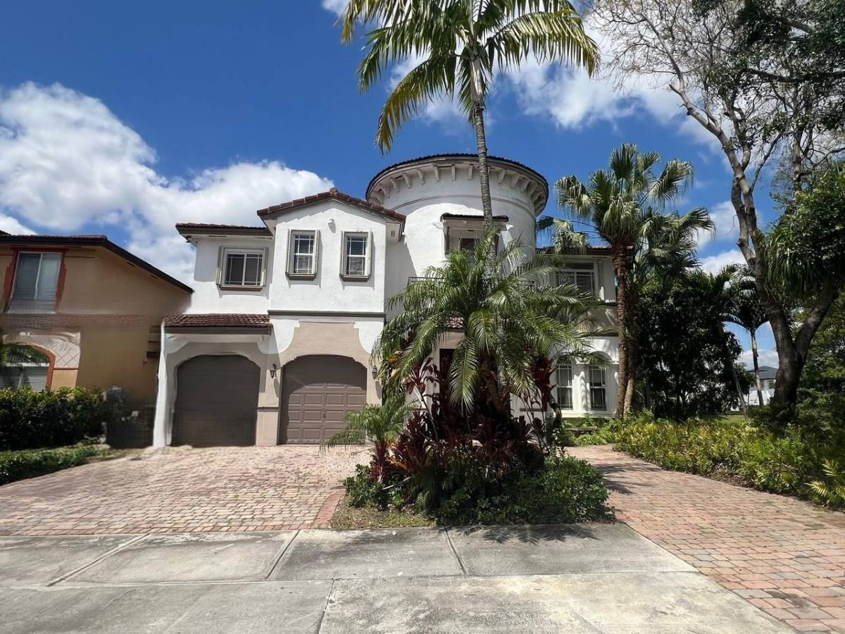 Townhouse for rent at 6502 SW 162nd Court, Miami, FL 33185