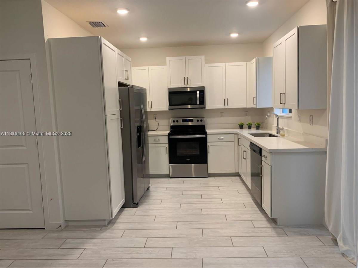 Townhouse for rent at 1041 SE 23rd Terrace, Homestead, FL 33035