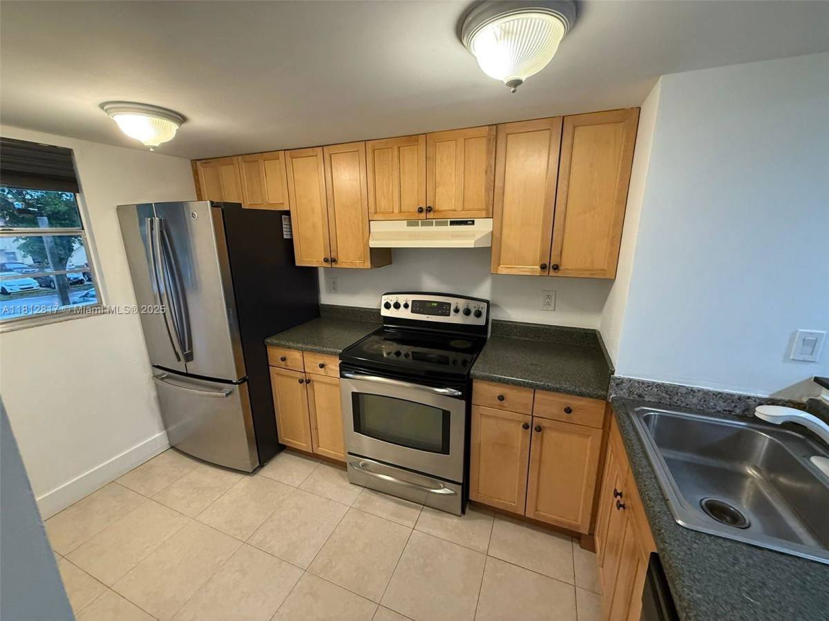 Townhouse for rent at 231 NW 109th Ave #209, Miami, FL 33172