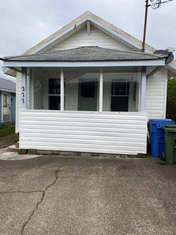 House for rent at 277 1st St, Yachats, OR 97498