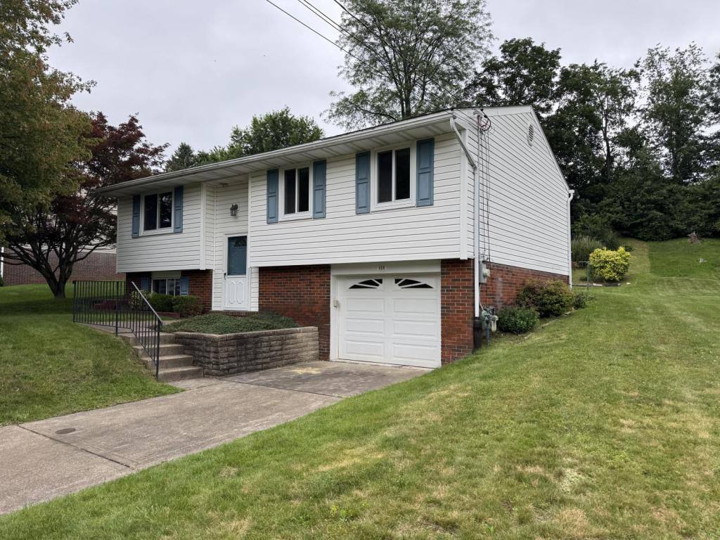 House for rent at 111 Treeview Dr, Coraopolis, PA 15108