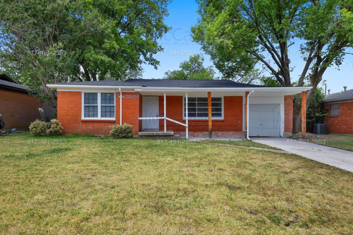 House for rent at 816 Sandell Dr, Fort Worth, TX 76108