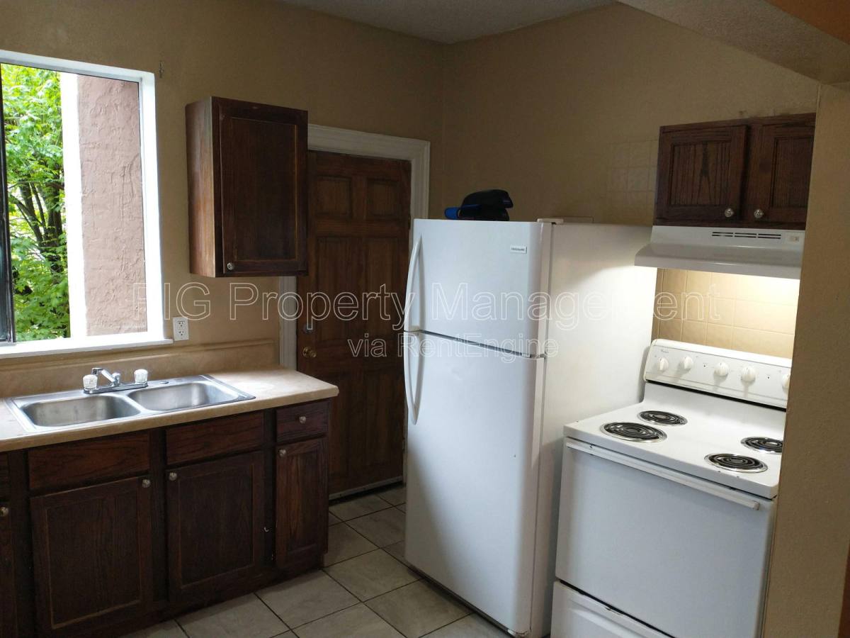 Apartment for rent at 431 W G St #6, Elizabethton, TN 37643