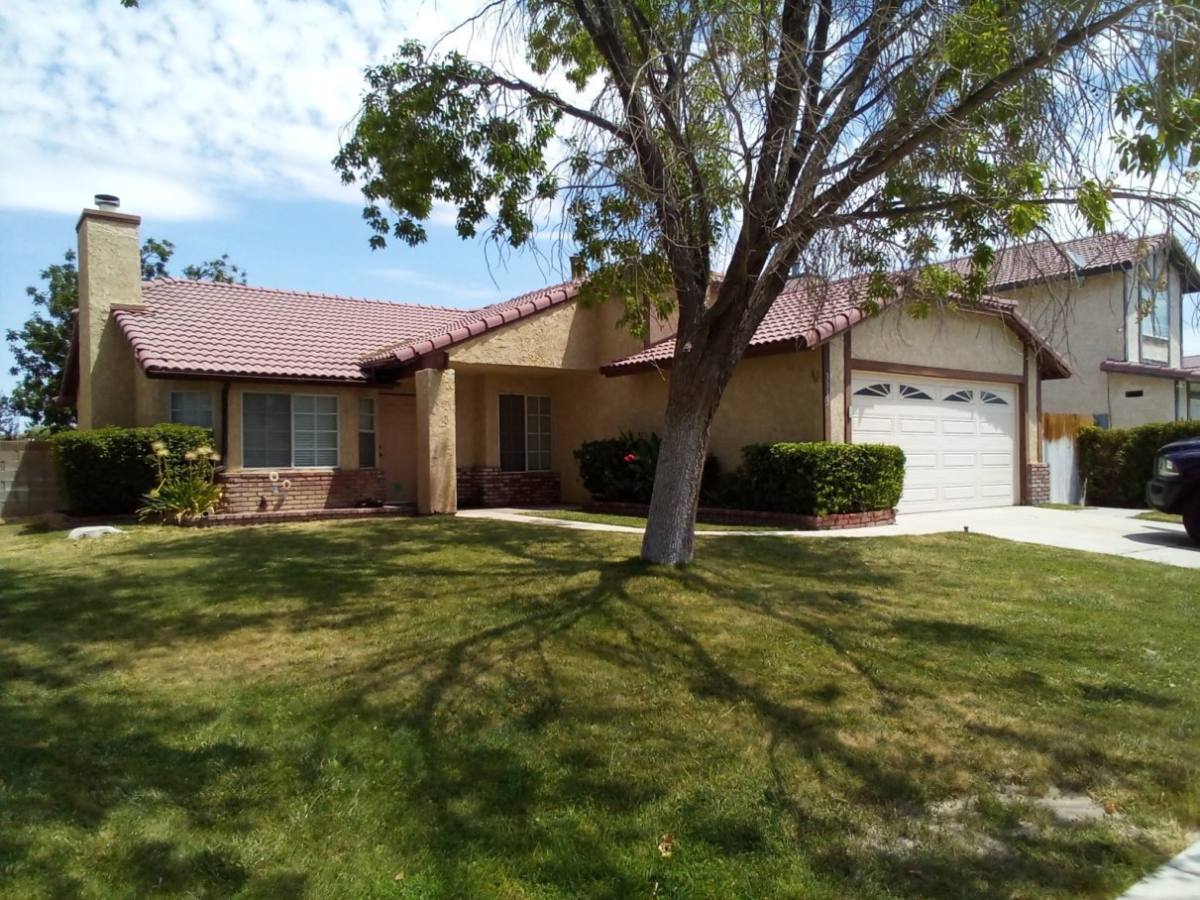 House for rent at 3353 W Ave #J2, Lancaster, CA 93536