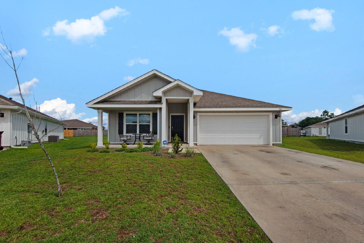 House for rent at 924 Sandbar Loop, Crestview, FL 32539