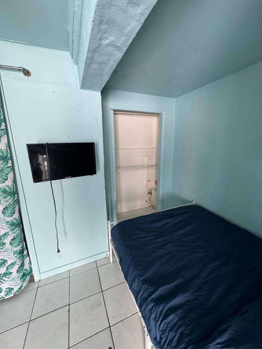 Apartment for rent at 915 Forest Hill Blvd #B, West Palm Beach, FL 33405