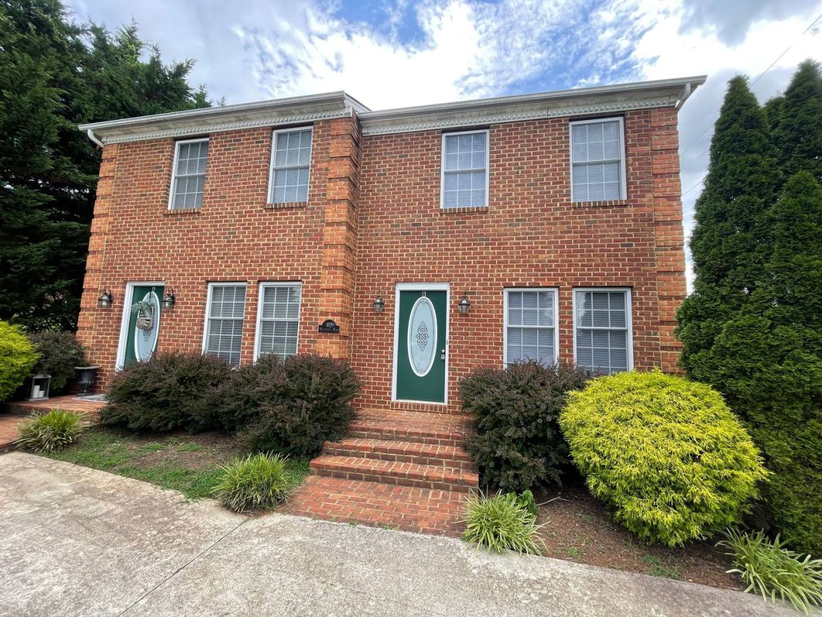 Townhouse for rent at 812 B Wiggington Rd, Lynchburg, VA 24502