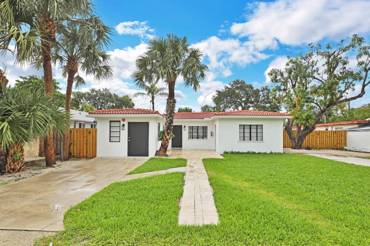 Apartment for rent at 831 SE 14th St, Fort Lauderdale, FL 33316