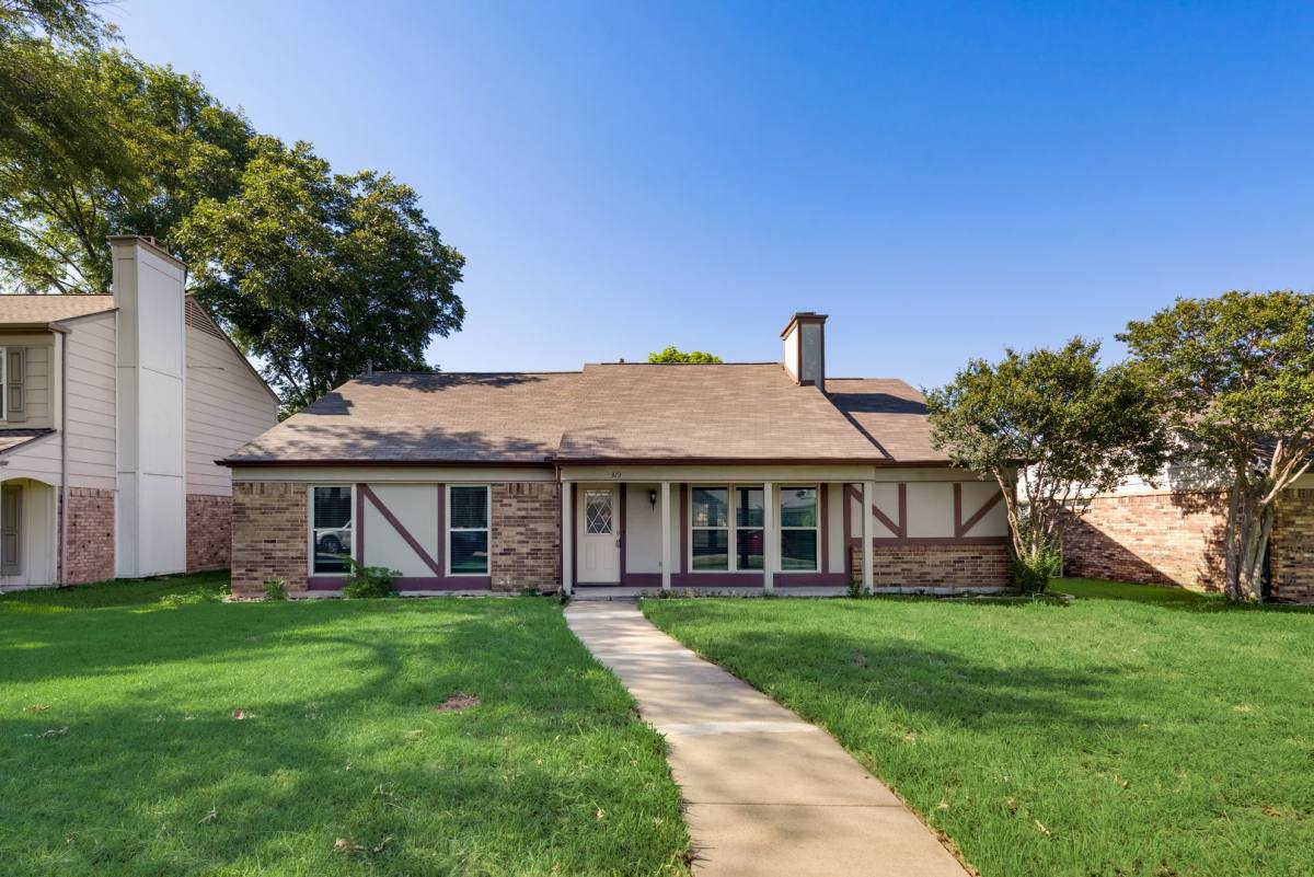 House for rent at 319 Southerland Ave, Mesquite, TX 75150