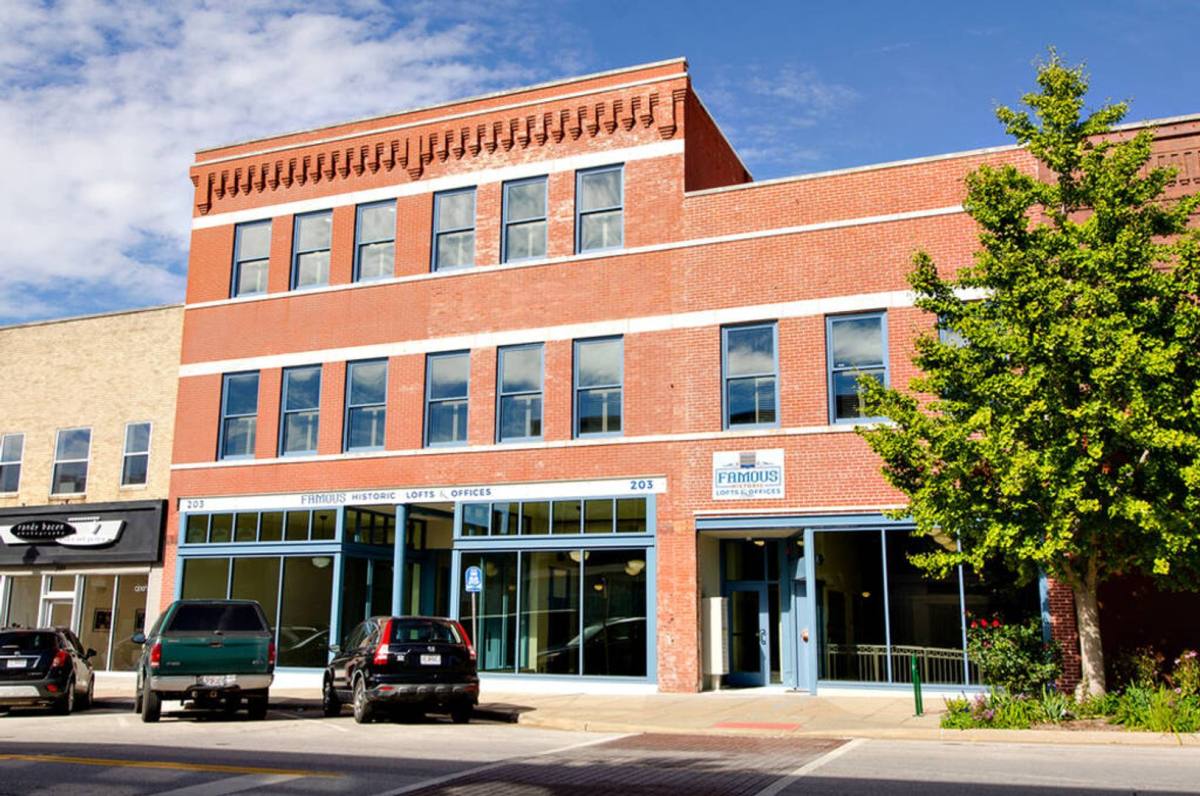 Apartment for rent at 203 W Commercial St, Springfield, MO 65803