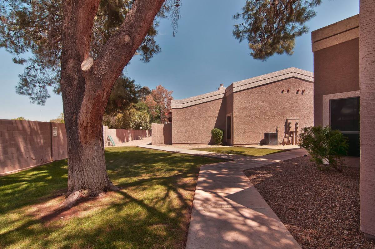 Townhouse for rent at 1976 N Lemon Tree Lane, Chandler, AZ 85224