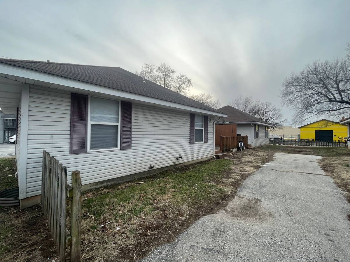 Apartment for rent at 1716 N Ozark Ave, Springfield, MO 65803