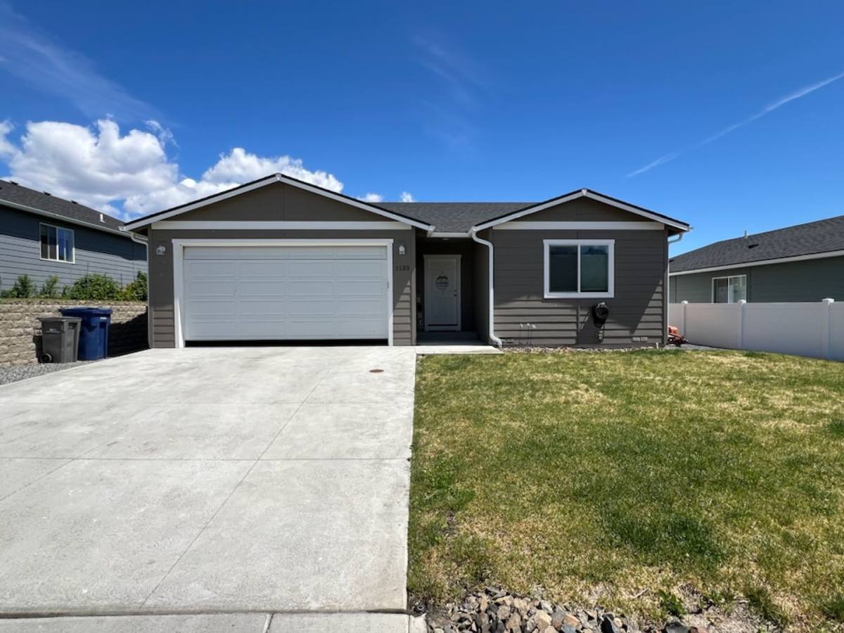 House for rent at 1133 S New Oak Lane, East Wenatchee, WA 98802