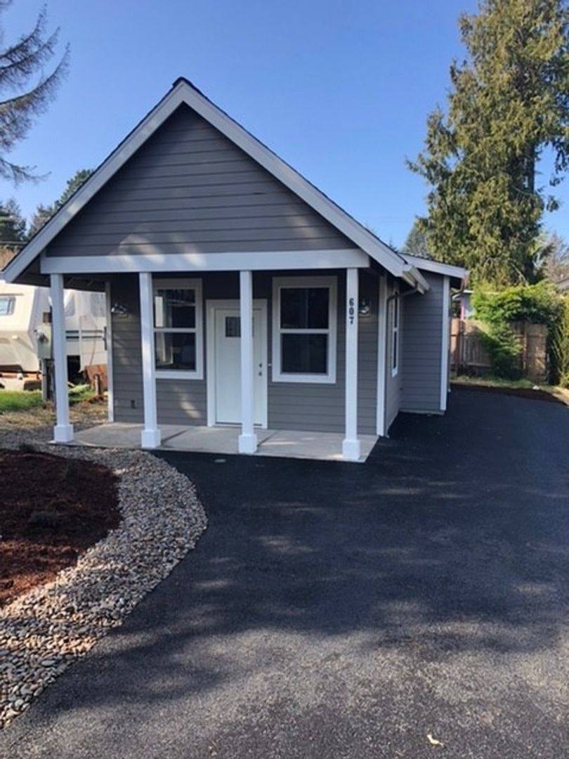 House for rent at 607 SE Quay Ave, Lincoln City, OR 97367