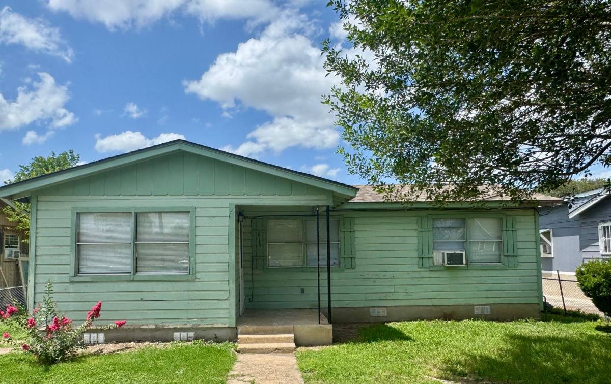 House for rent at 915 Sams Dr, San Antonio, TX 78221