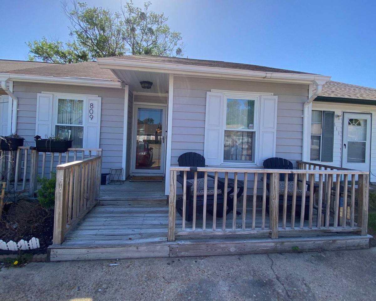Townhouse for rent at 809 Dora Court, Virginia Beach, VA 23462