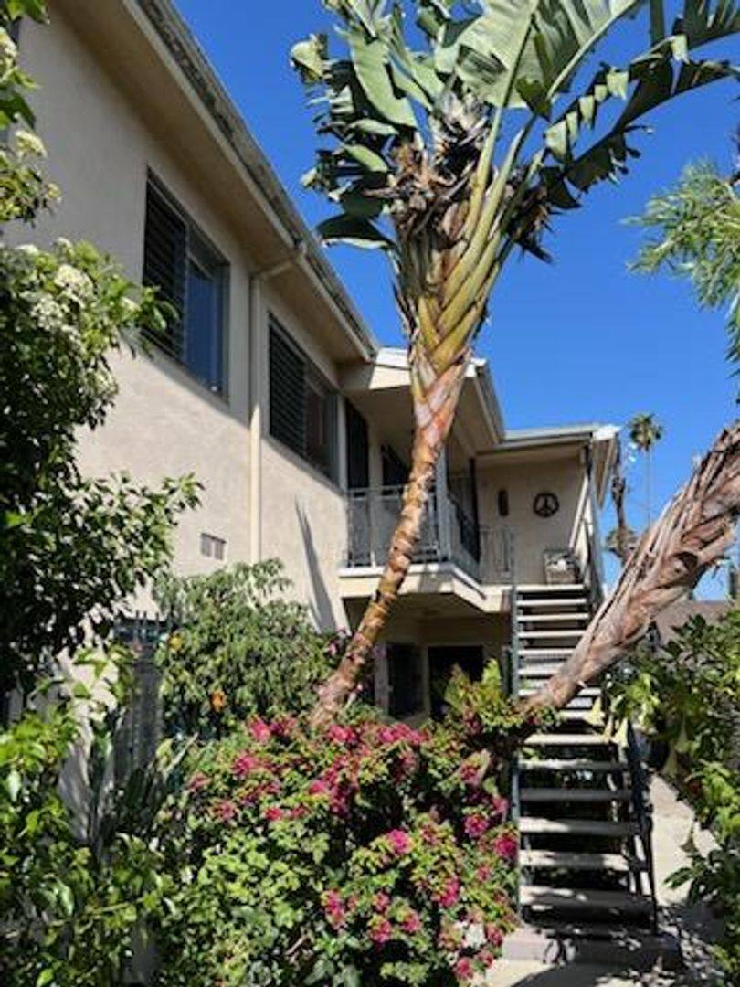 Apartment for rent at 1434 S Orange Dr, Los Angeles, CA 90019