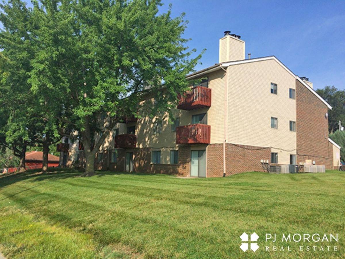 Apartment for rent at 10808 Oakbrook Circle, Omaha, NE 68154