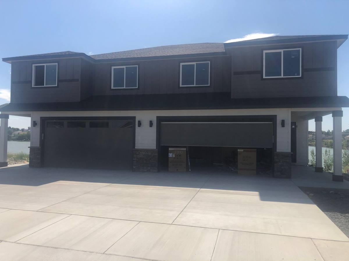 Townhouse for rent at 1417 W Lakeside Dr, Moses Lake, WA 98837