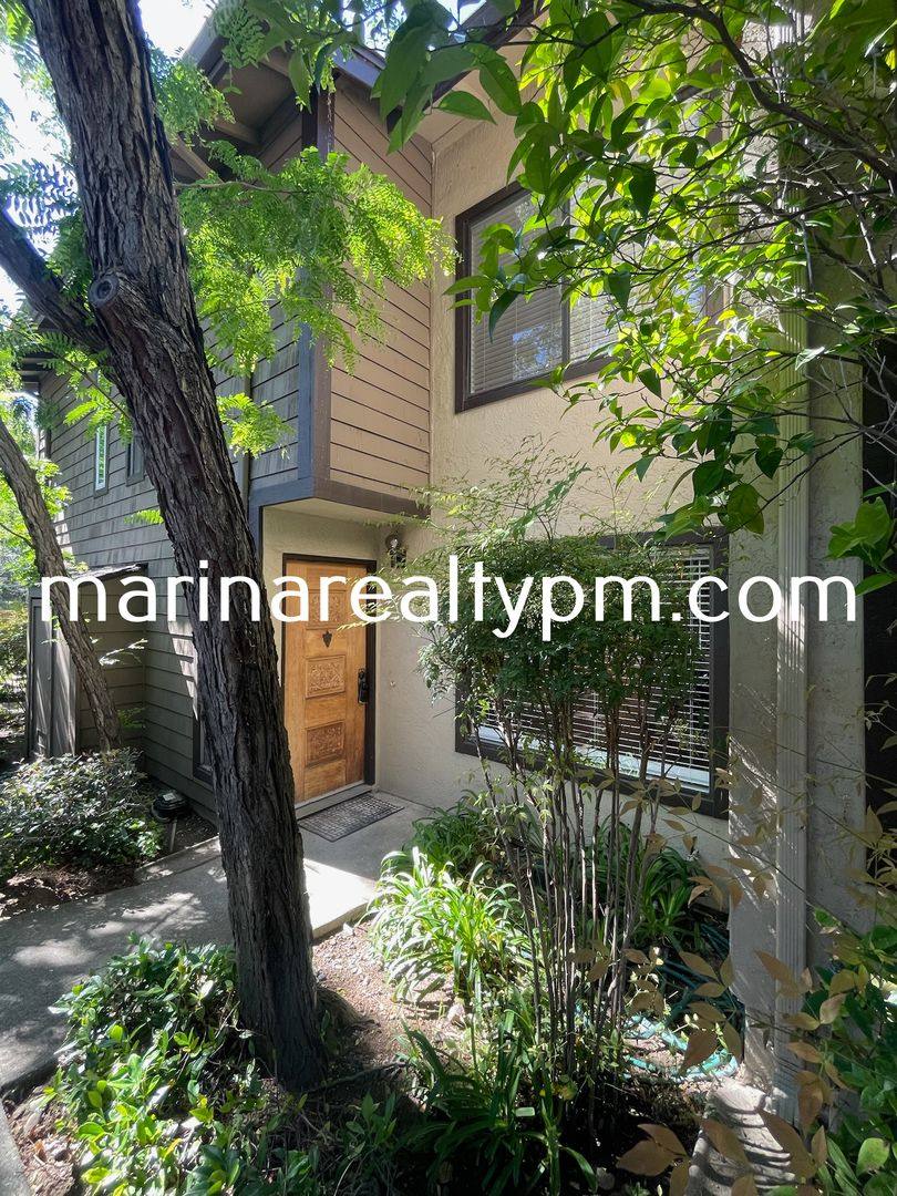 Condo for rent at 886 Redwood Court, Crockett, CA 94525
