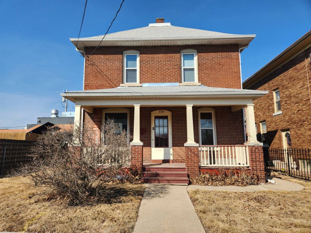 Apartment for rent at 709 17th Ave, Moline, IL 61265