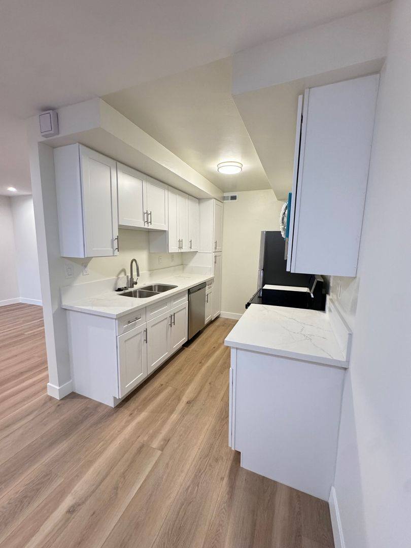 Apartment for rent at 5030 Whitsett Ave, Valley Village, CA 91607