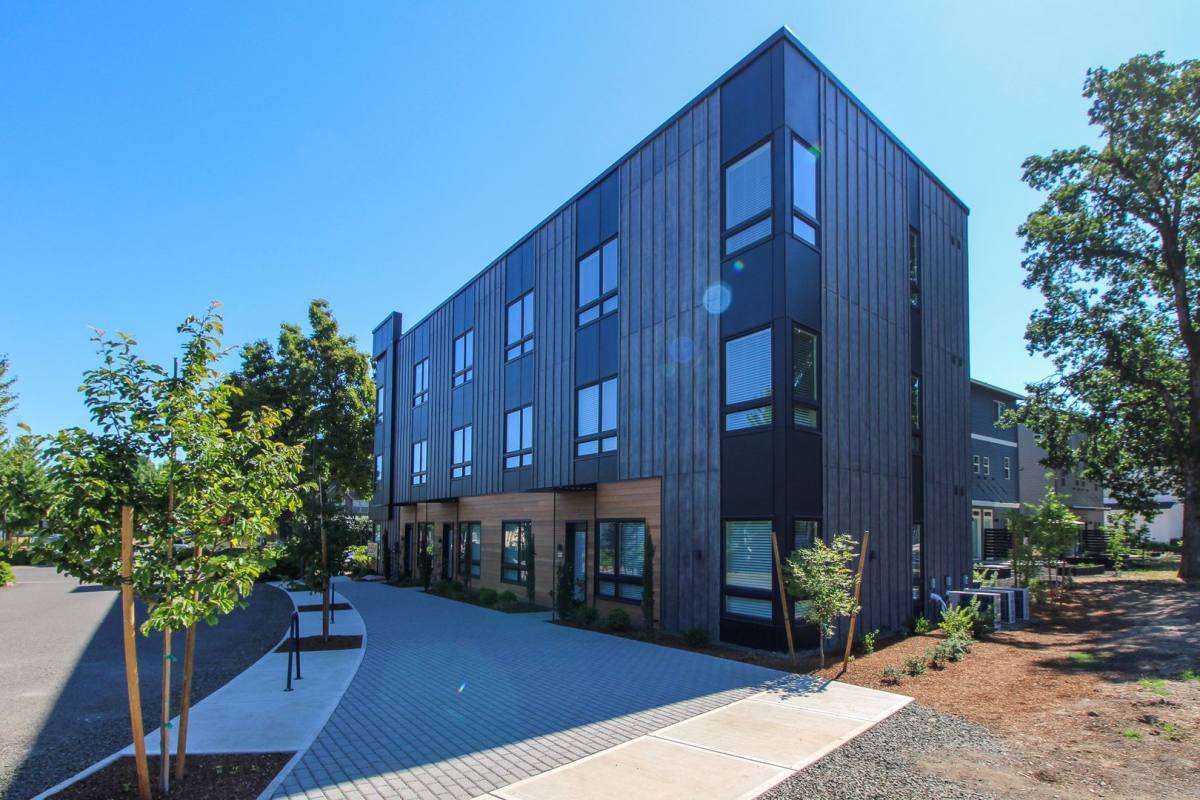 Apartment for rent at 3910 Village Center Dr SE, Salem, OR 97302