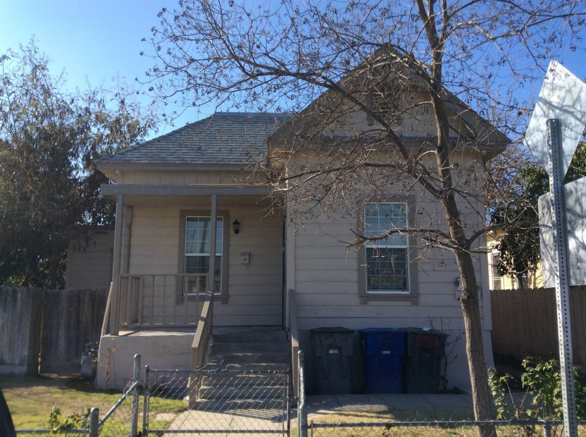 Apartment for rent at 129 N Park Ave, Fresno, CA 93701