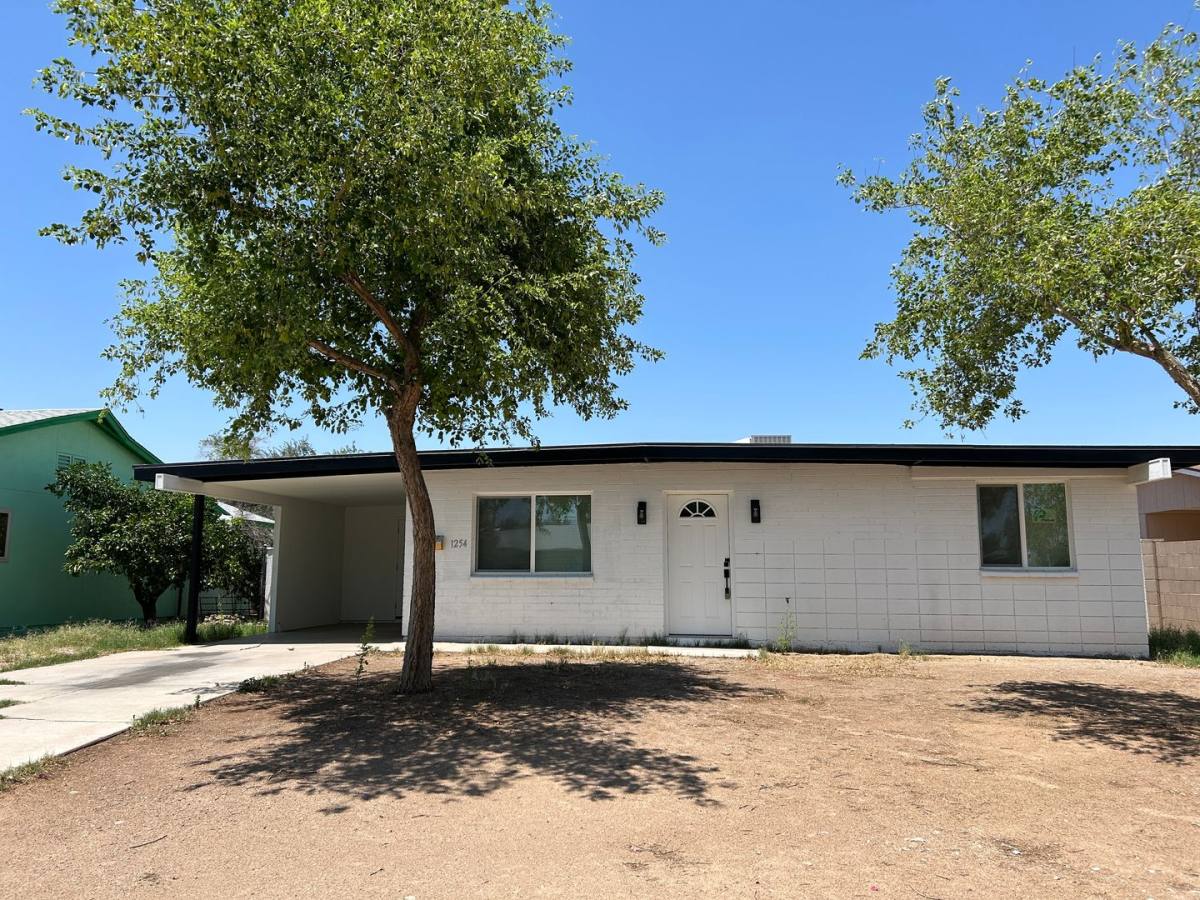 House for rent at 1254 W Manhatton Dr, Tempe, AZ 85282