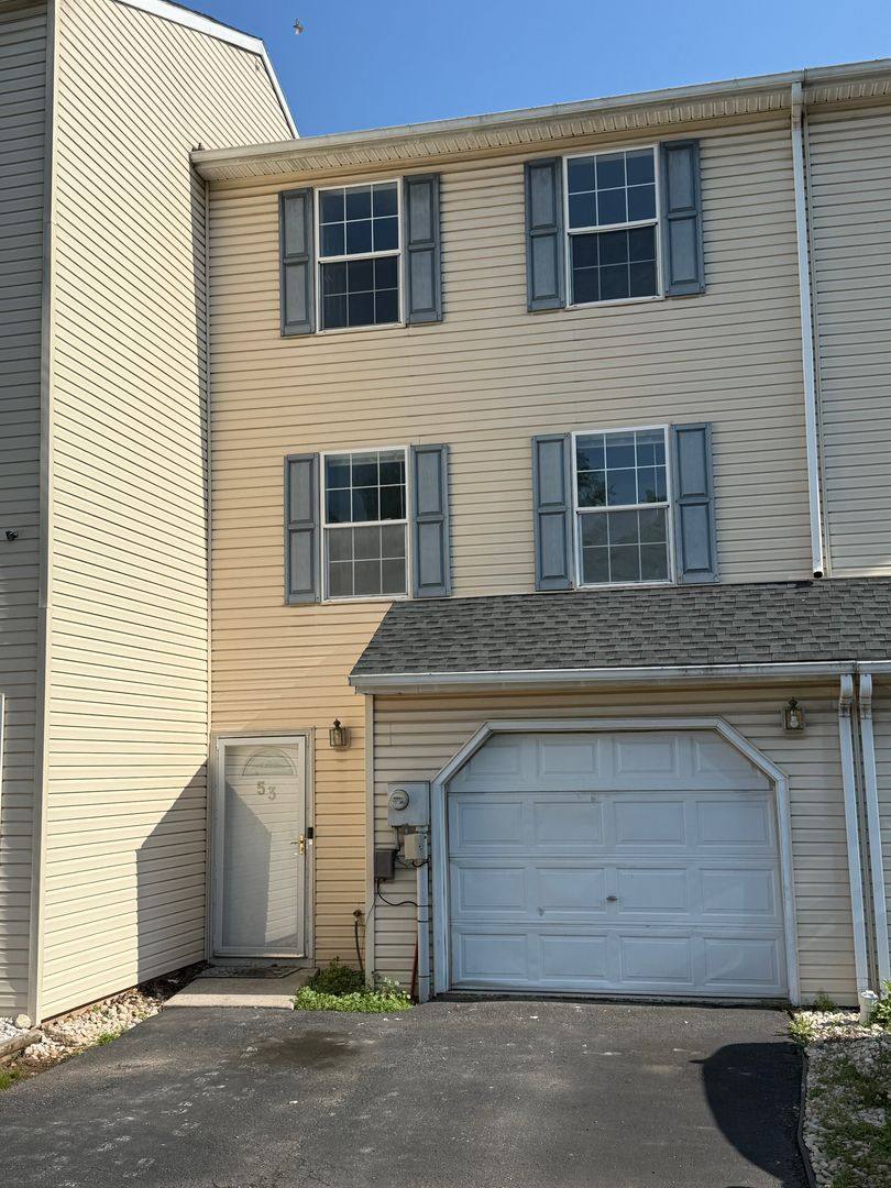 Townhouse for rent at 53 Mall Rd, Etters, PA 17319