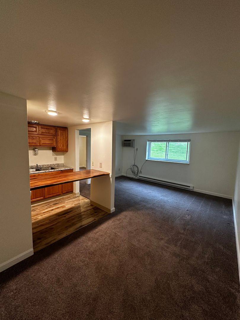 Apartment for rent at 300 Whitestown Village, Butler, PA 16001
