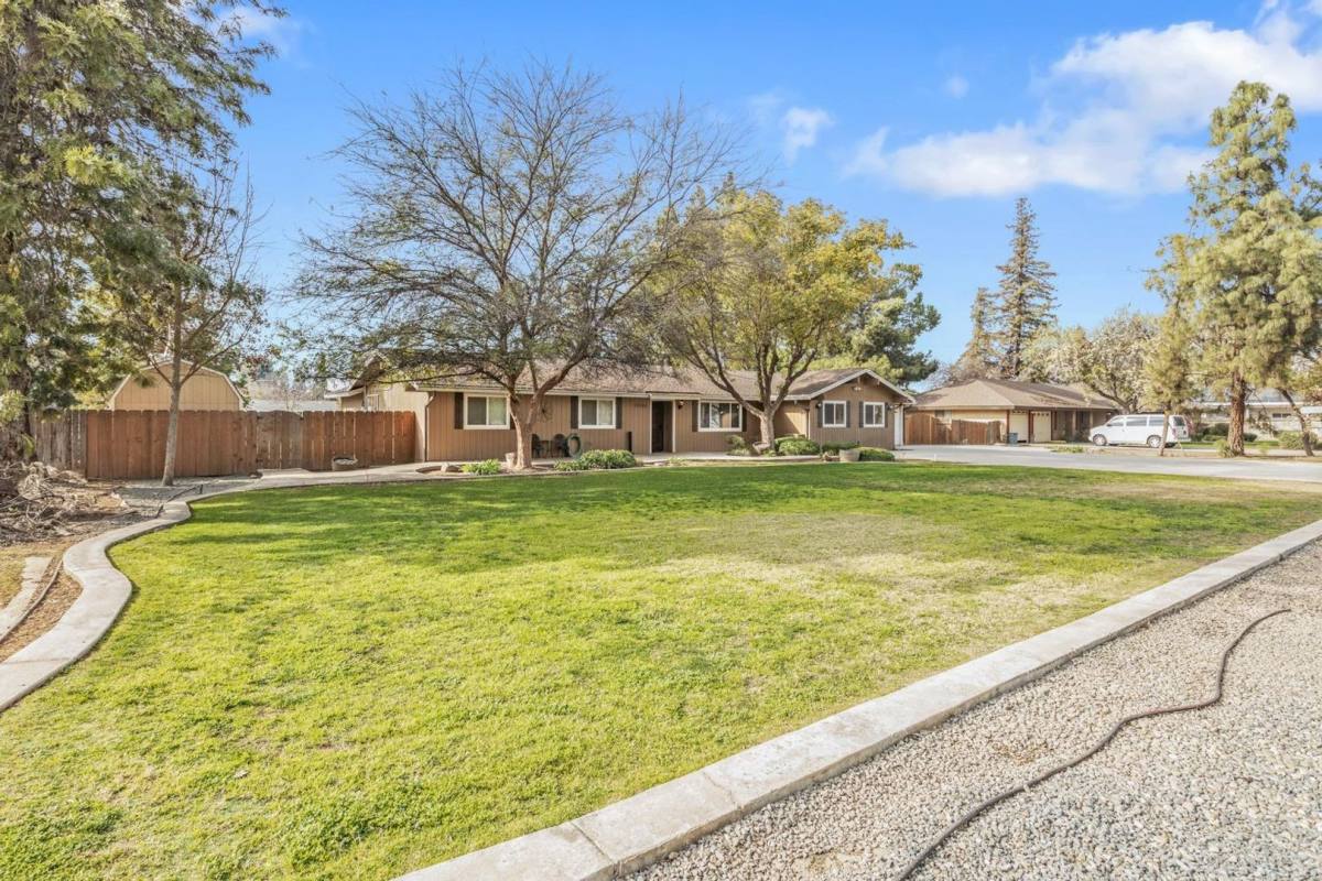 House for rent at 12308 Trieste Dr, Madera, CA 93636