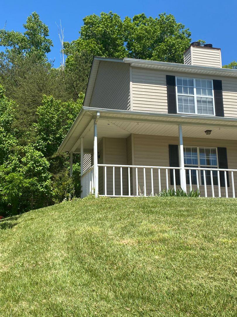 13 Rocking Porch Rd, Asheville, NC 28805