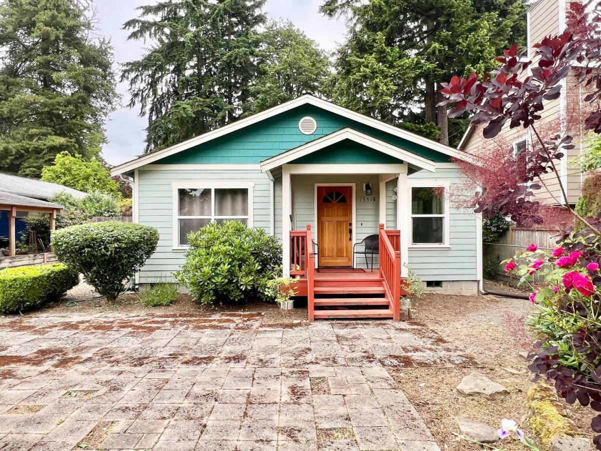 House for rent at 13518 Densmore Ave N, Seattle, WA 98133