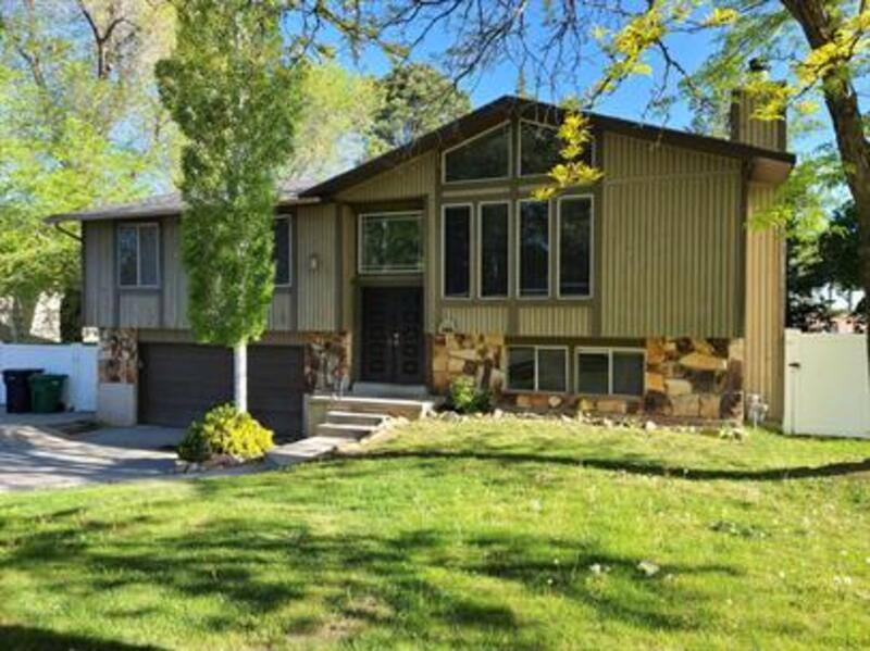 House for rent at 2243 Aspen Hills Dr, Sandy, UT 84092