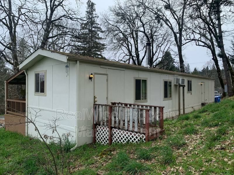 House for rent at 4620 Redwood Ave, Grants Pass, OR 97527