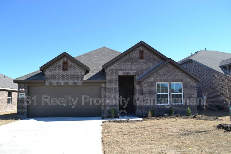 House for rent at 5090 Royal Springs Dr, Forney, TX 75126