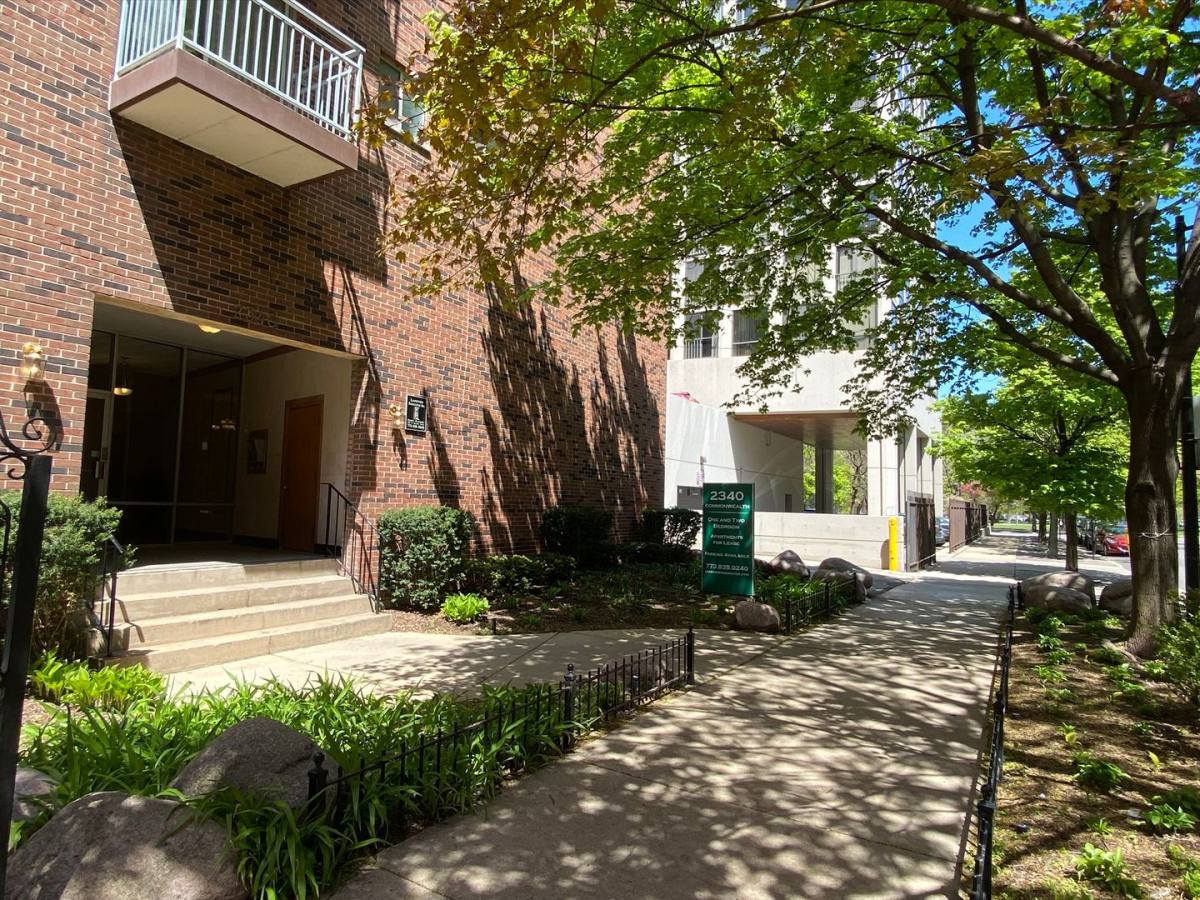 Apartment for rent at 2340 N Commonwealth, Chicago, IL 60614