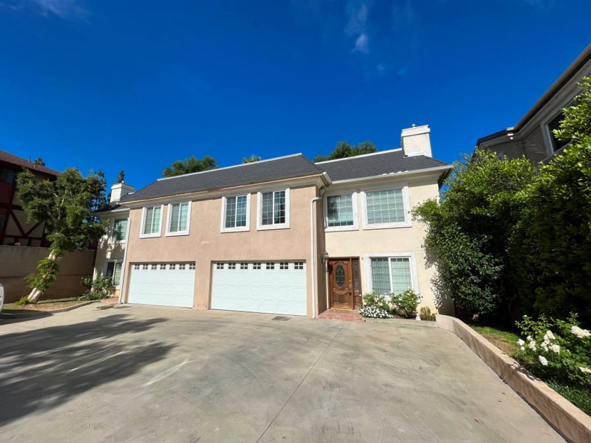 Townhouse for rent at 10235 Oklahoma Ave, Chatsworth, CA 91311