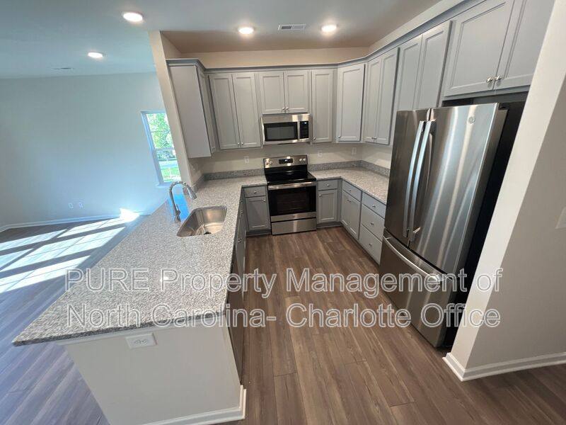 Townhouse for rent at 1106 Foundry Dr, Gastonia, NC 28054