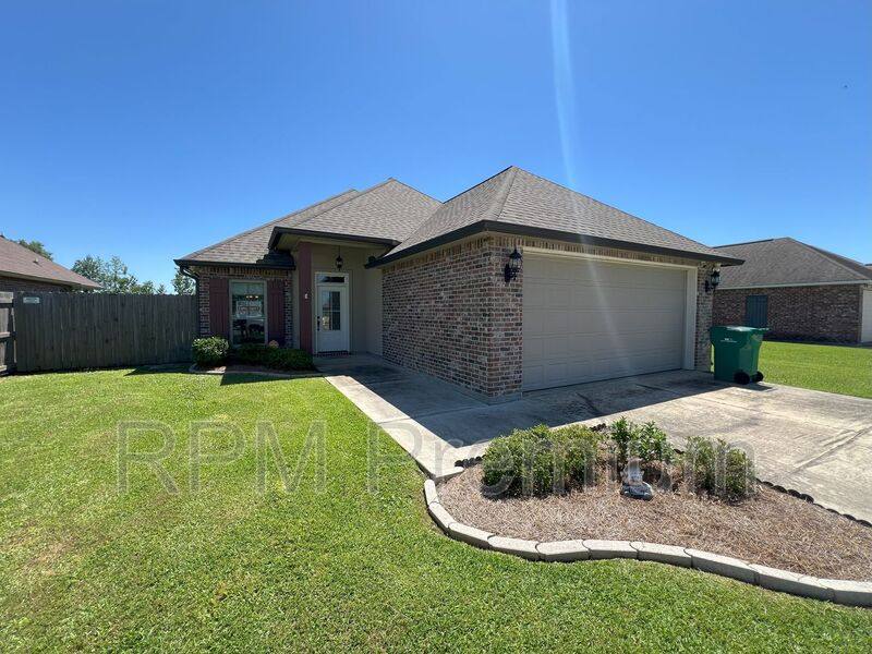 House for rent at 25326 White Lake Ave, Livingston, LA 70754