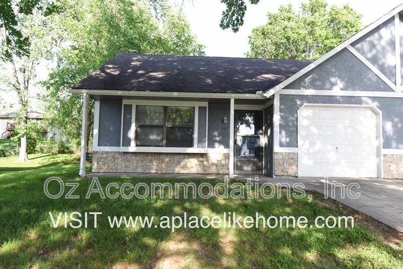 Apartment for rent at 117 SE Greystone Dr, Lees Summit, MO 64063