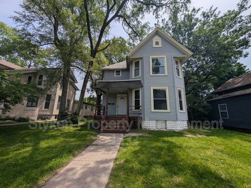 Apartment for rent at 464 S Harrison Ave #2, Kankakee, IL 60901
