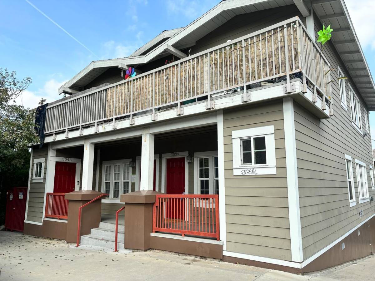 House for rent at 3039 W 12th St, Los Angeles, CA 90006