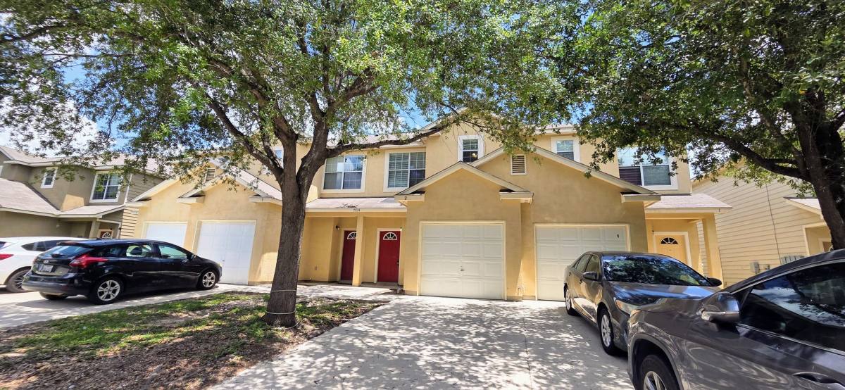 Townhouse for rent at 7814 Kingsbury Wood, San Antonio, TX 78240