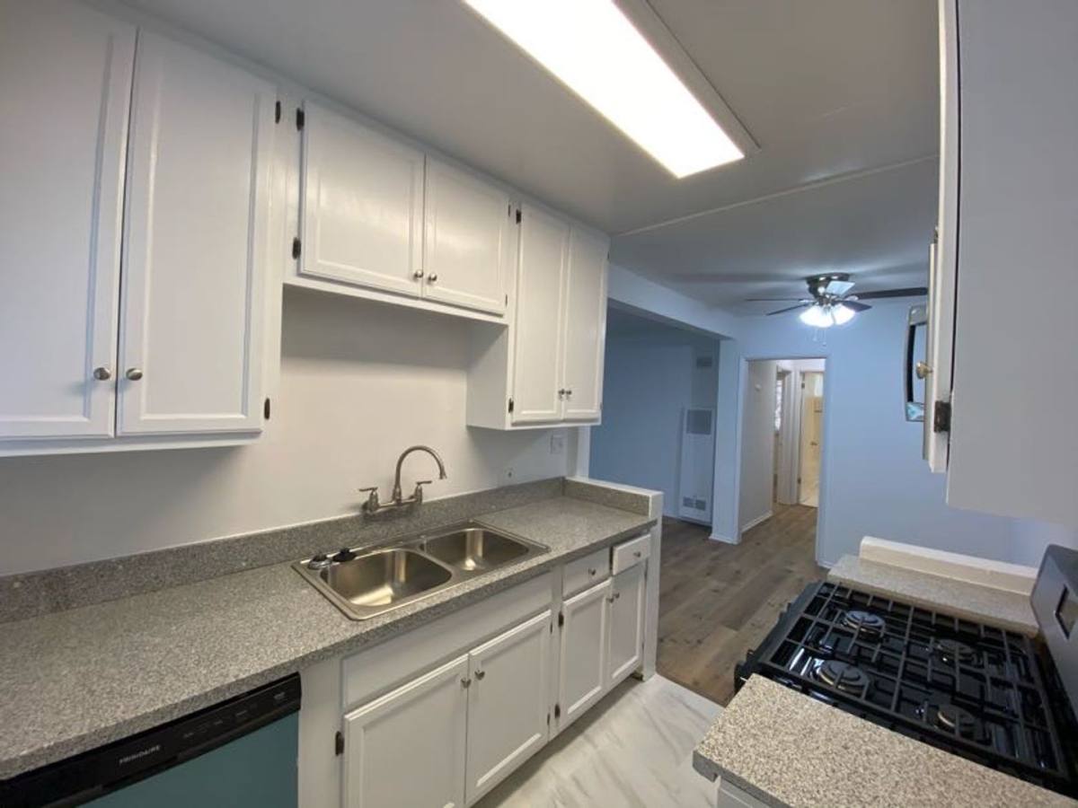 Apartment for rent at 443 S Alexandria Ave, Los Angeles, CA 90020