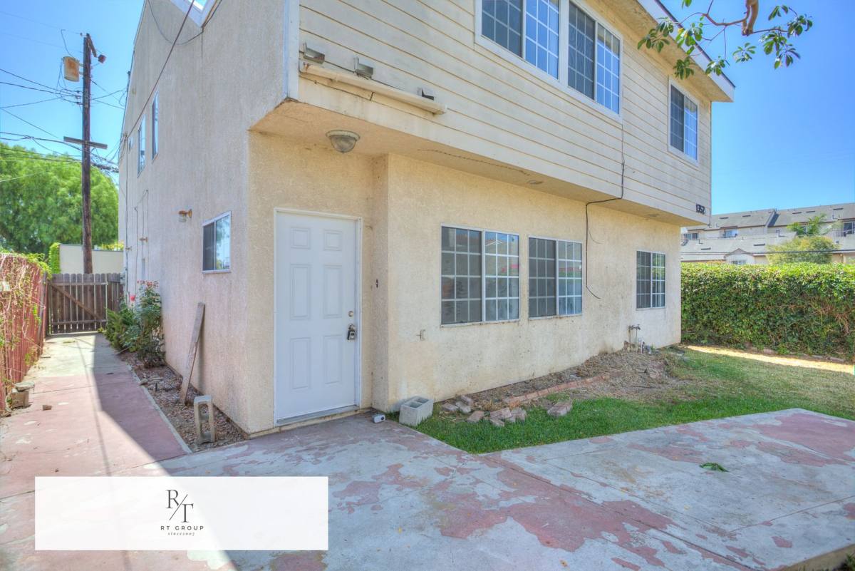 Apartment for rent at 1352 1 2 Euclid Ave, Long Beach, CA 90804