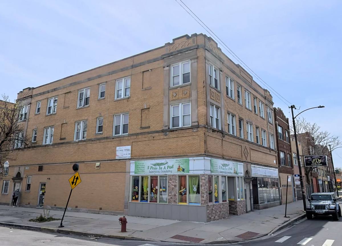 Apartment for rent at 5635-37 W N Ave, Chicago, IL 60639