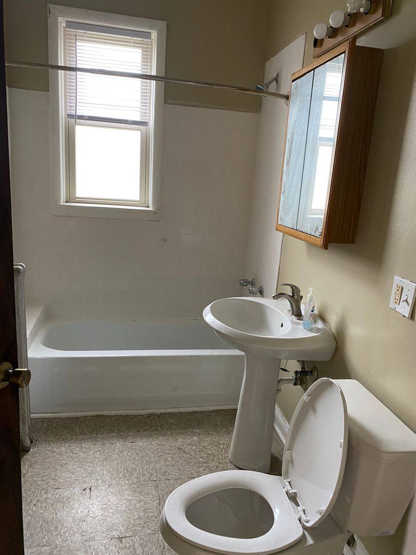 Apartment for rent at 152-54 N Menard, Chicago, IL 60644