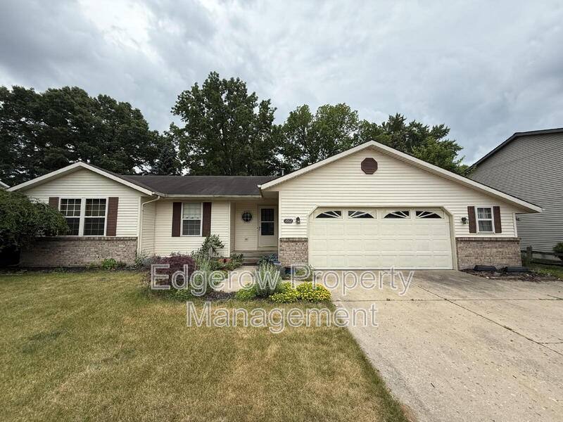 House for rent at 1662 Klaver St SW, Wyoming, MI 49519